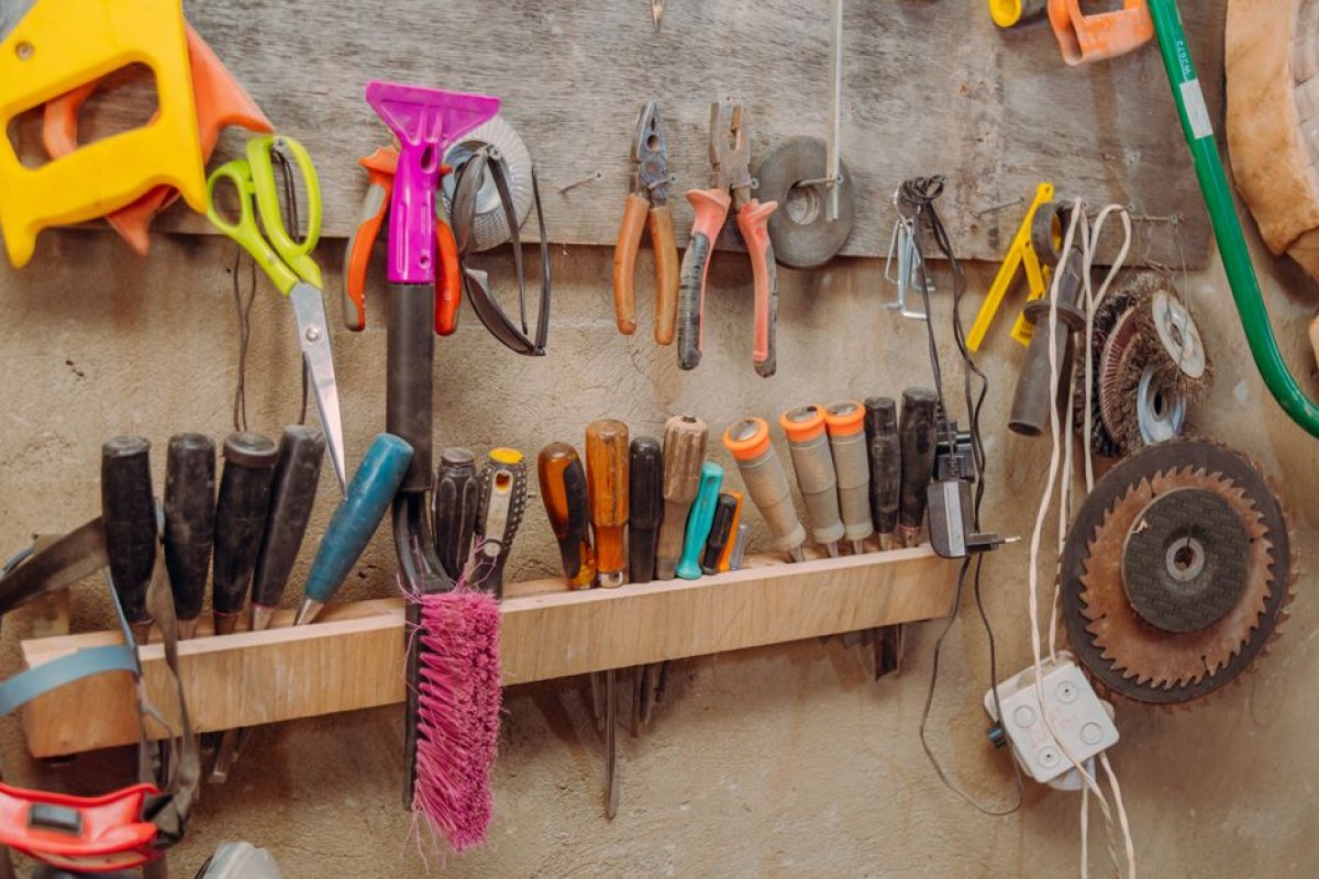 Polish 90s handyman simulator