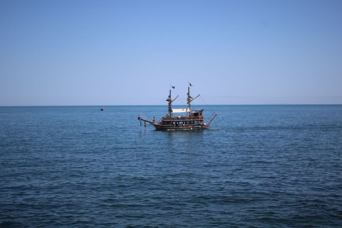 pirate ship sea