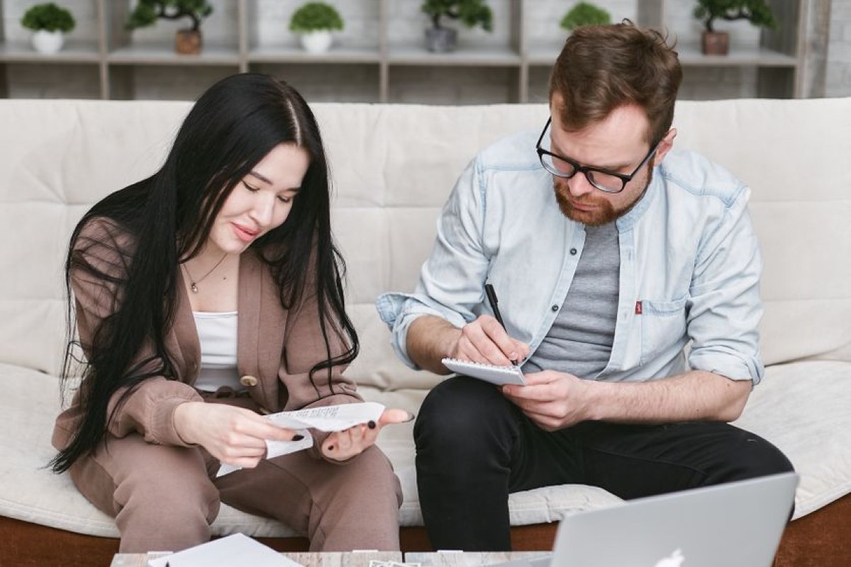 young people discussing money