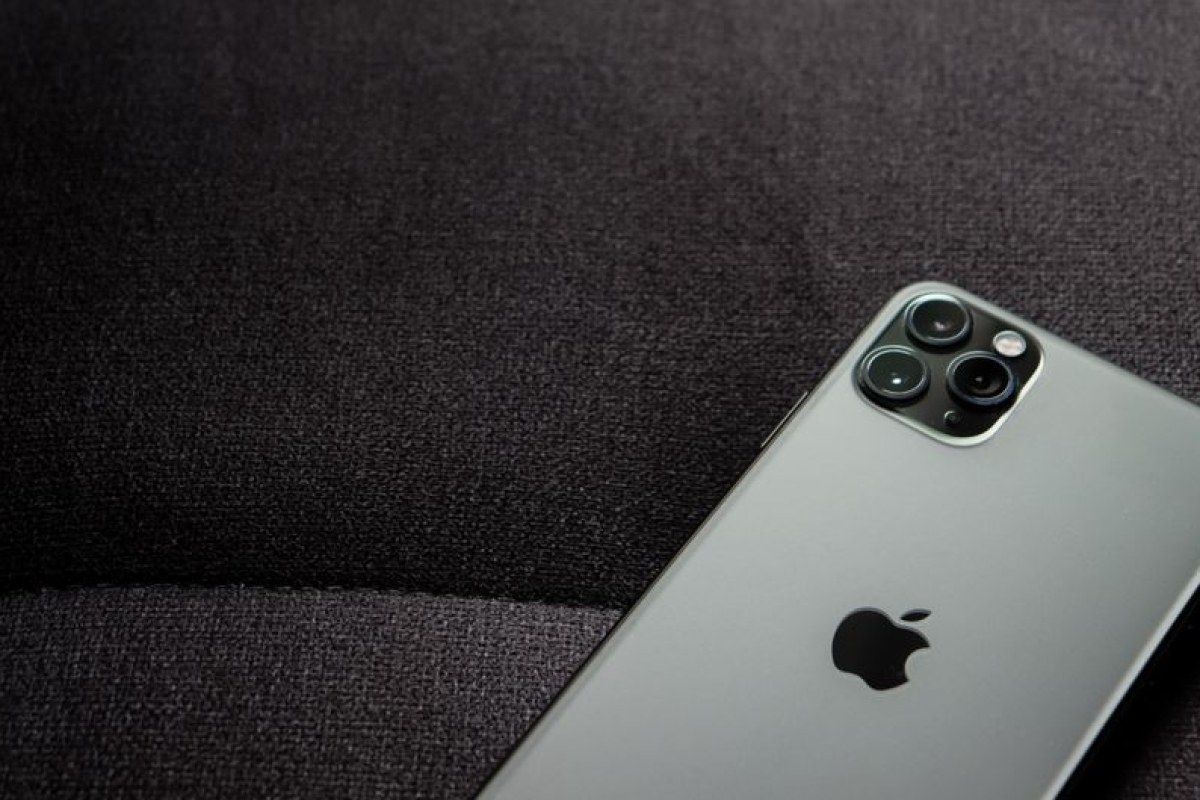 Google Pixel 11 Pro with LED