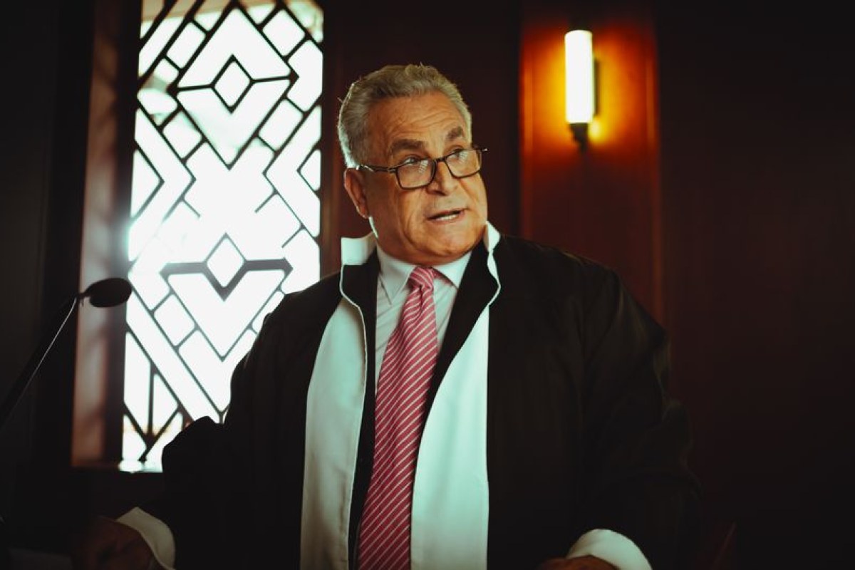 Rami Malek Russell Crowe courtroom
